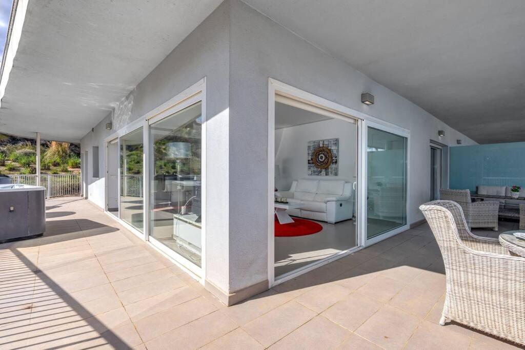 Sunny Terrace With Jacuzzi In El Higueron By Costarentals - Ref 26 Lejlighed