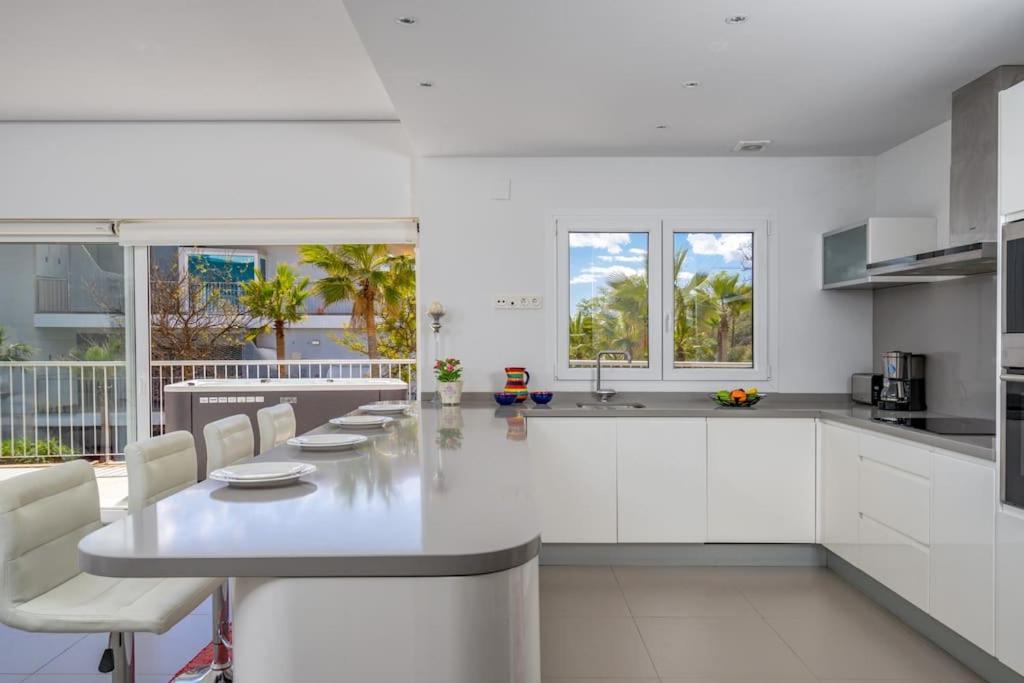 Sunny Terrace With Jacuzzi In El Higueron By Costarentals - Ref 26 Lejlighed