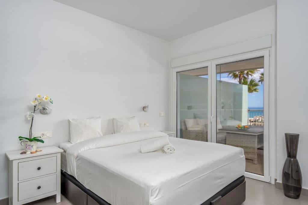 Lejlighed Sunny Terrace With Jacuzzi In El Higueron By Costarentals - Ref 26 *